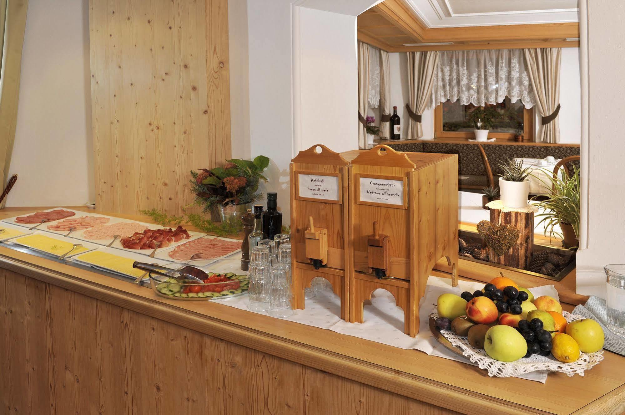 Hotel Digon Ortisei Bagian luar foto
