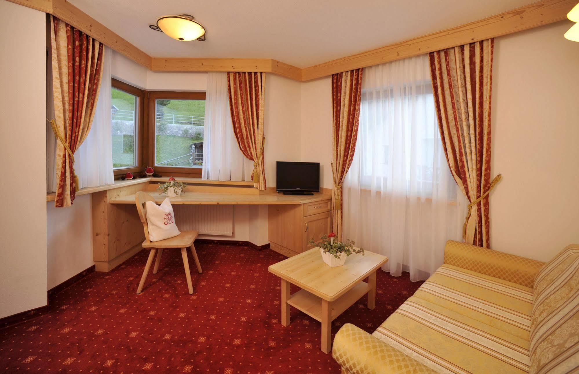 Hotel Digon Ortisei Bagian luar foto
