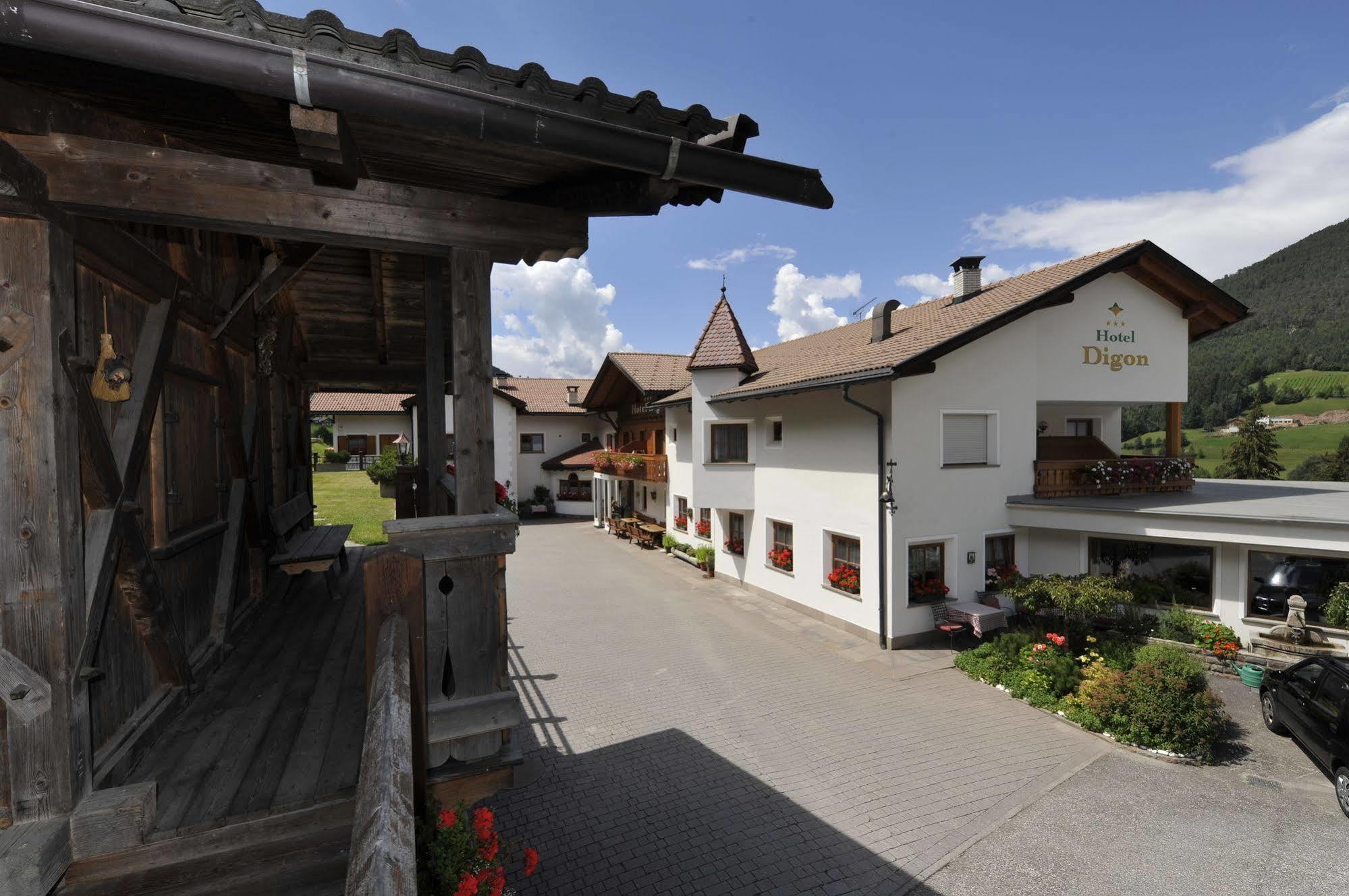 Hotel Digon Ortisei Bagian luar foto